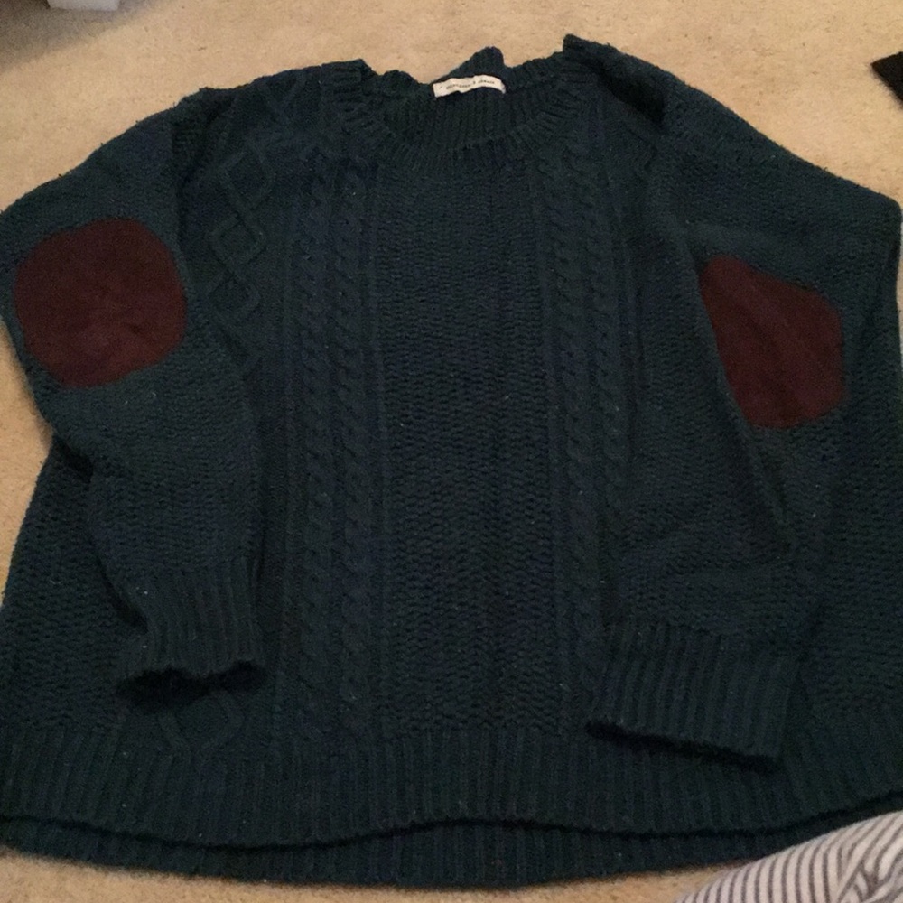 Hunter green cable knit pullover sweater